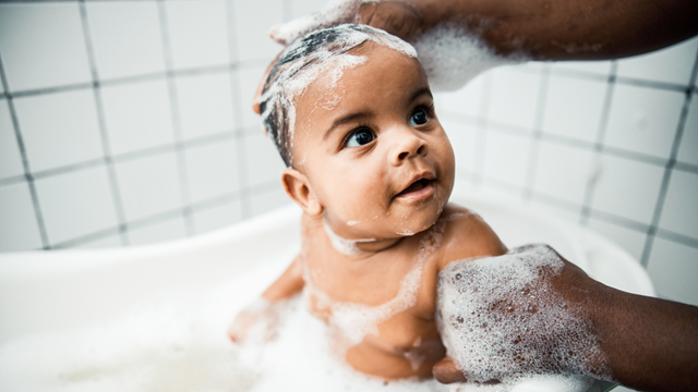 Soins naturels pour la peau des enfants et ingrédients auxquels vous devriez penser